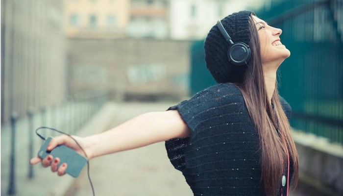 Aplikasi untuk mendengar muzik injil pada telefon bimbit anda