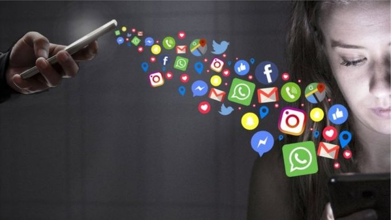 अपने जीवनसाथी के संदेशों पर नज़र रखने के लिए 5 ऐप्स